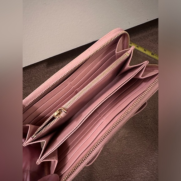 Authentic Prada Blush zippy long wallet preloved very good condition - Picture 3 of 3